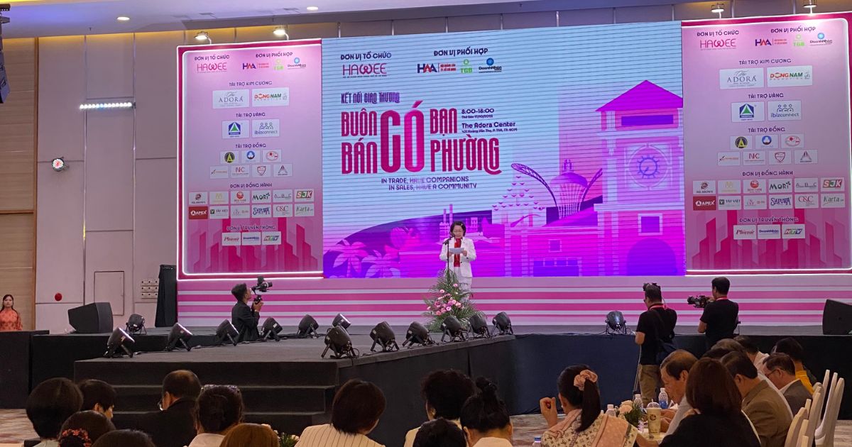 Câu chuyện qua mỗi ly cà phê